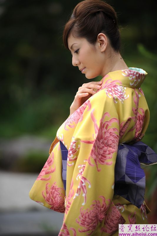 好似贾静文的日本和服美女