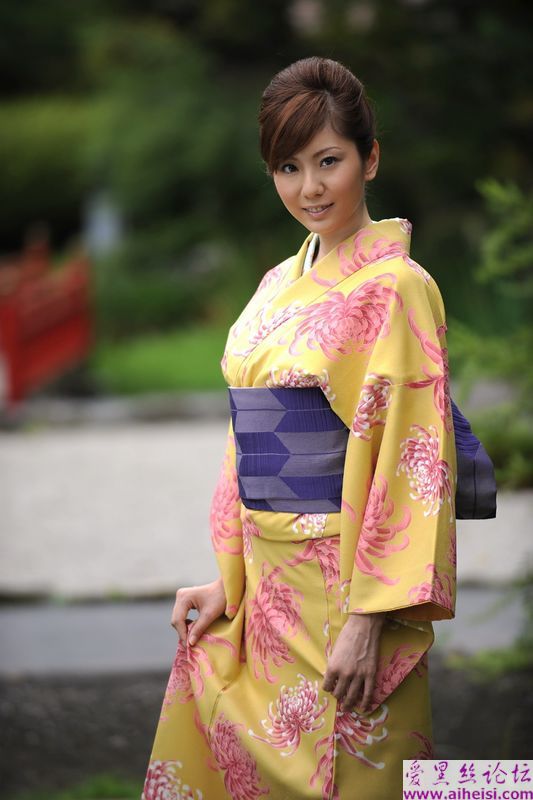 好似贾静文的日本和服美女
