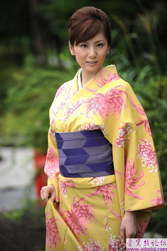 好似贾静文的日本和服美女