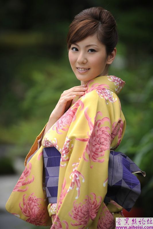 好似贾静文的日本和服美女
