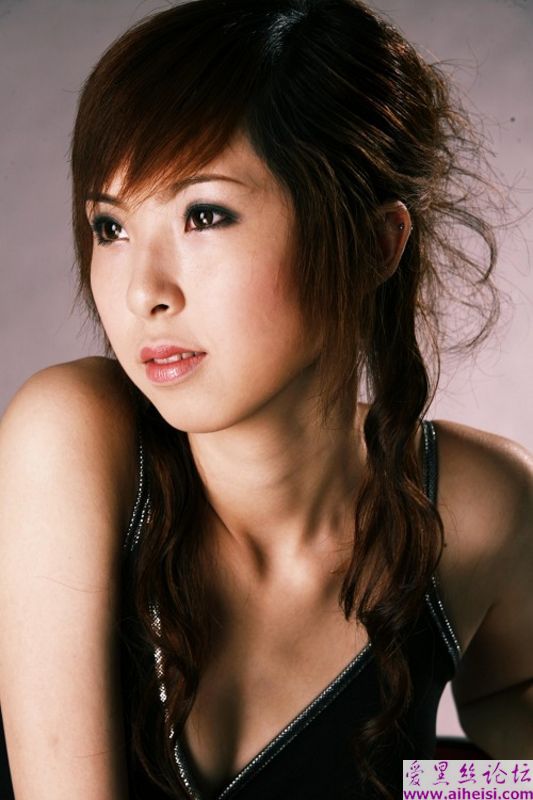 如瓷器一样宝贵的美少女