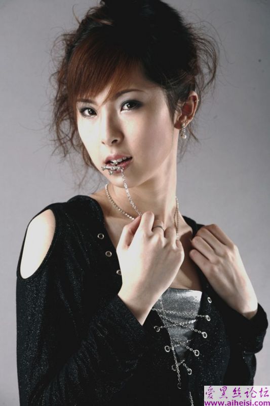 如瓷器一样宝贵的美少女