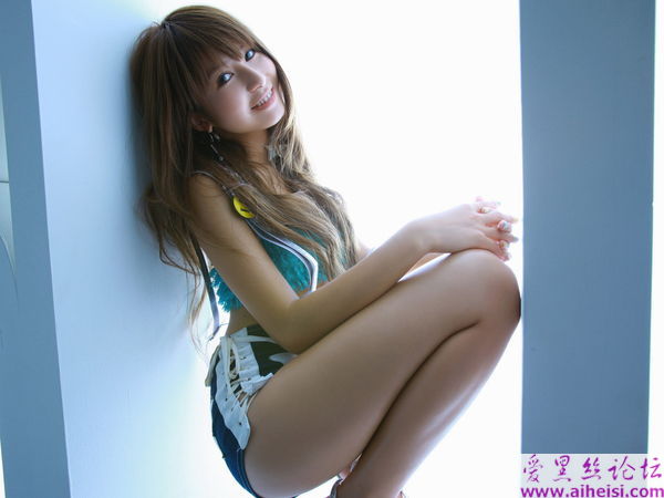 妹妹性感的报纸内衣