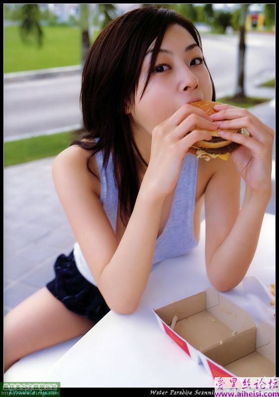 娇俏美少女诱人双峰