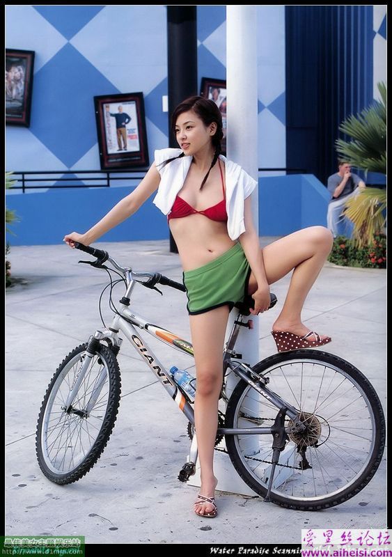 娇俏美少女诱人双峰
