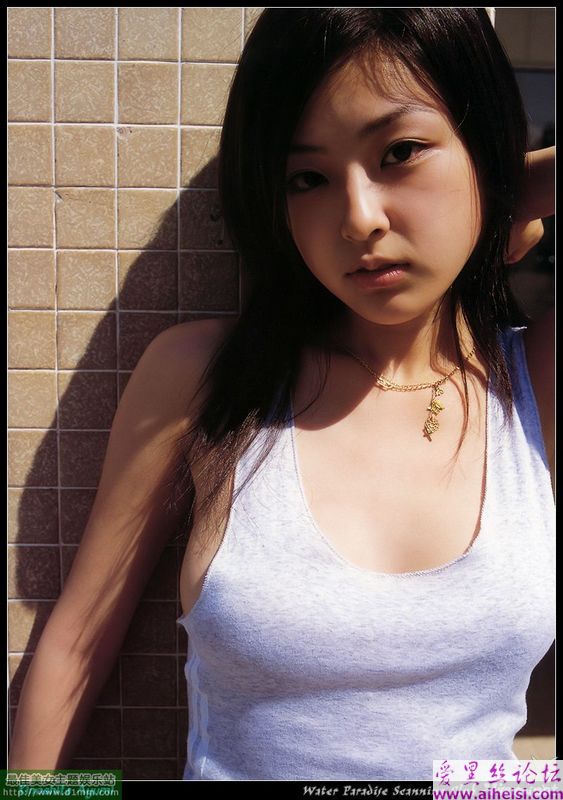 娇俏美少女诱人双峰