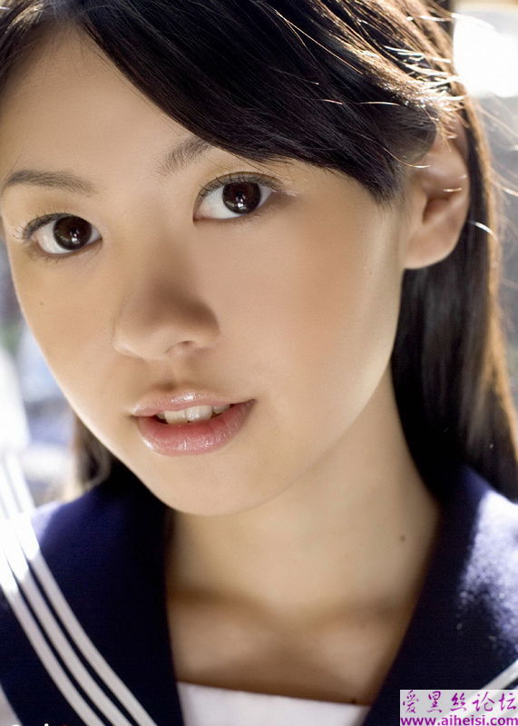 娇艳欲滴的纯美女孩