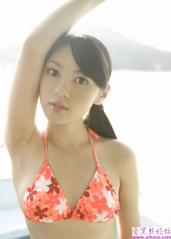 娇艳欲滴的纯美女孩