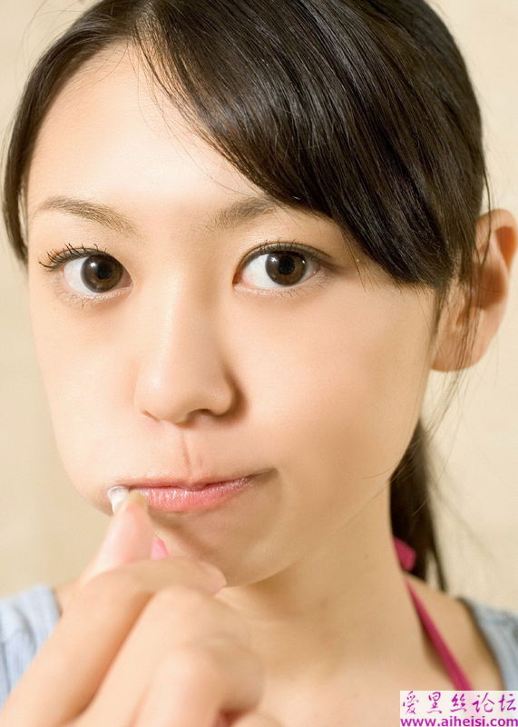 娇艳欲滴的纯美女孩