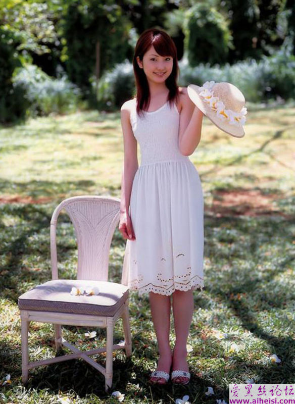 婷婷玉立的可爱小女生生活写真