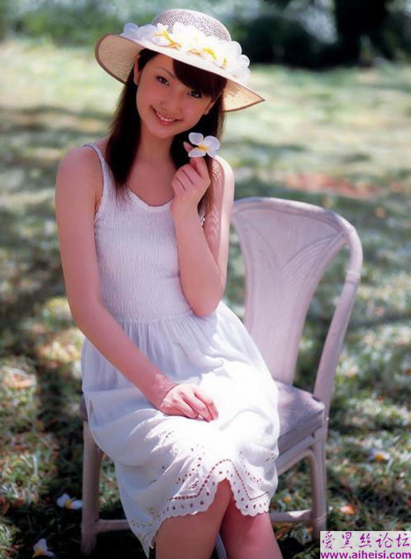 婷婷玉立的可爱小女生生活写真