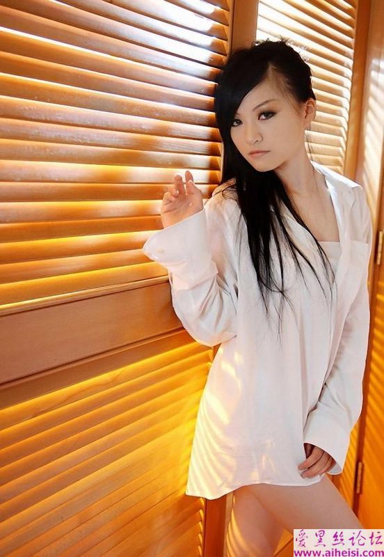 嫩呢女人诱人的白