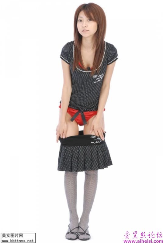 小妹胆秀诱人红色小内裤