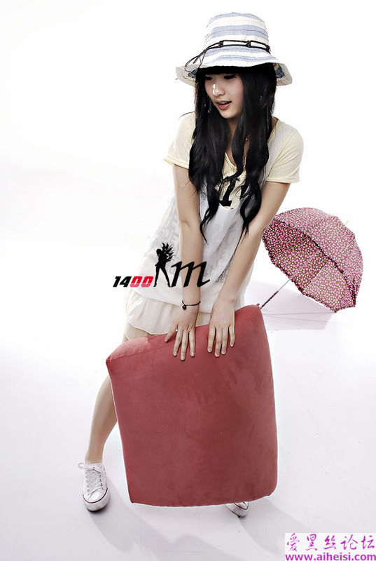 小姑娘眼睛水灵灵