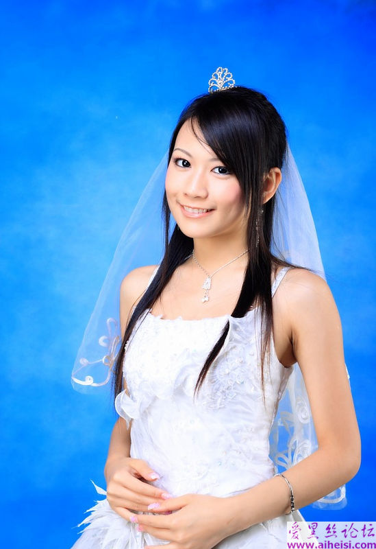 小表妹可爱婚纱照，私密哦！
