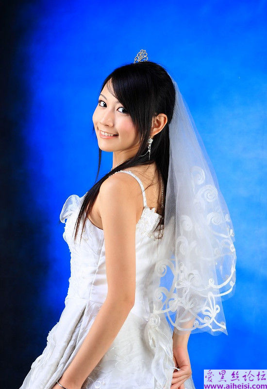小表妹可爱婚纱照，私密哦！