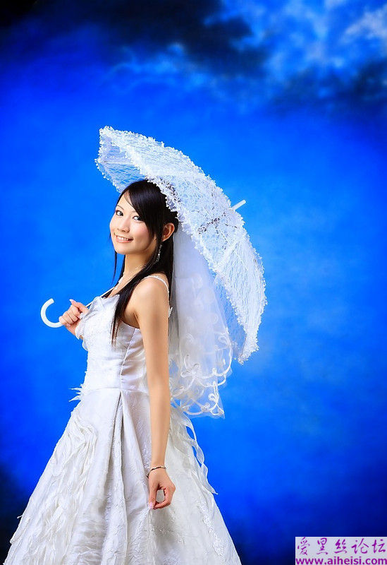 小表妹可爱婚纱照，私密哦！