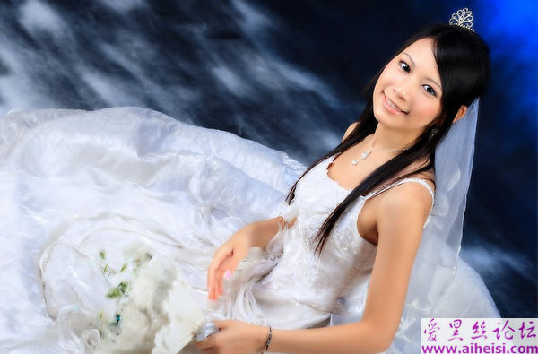 小表妹可爱婚纱照，私密哦！