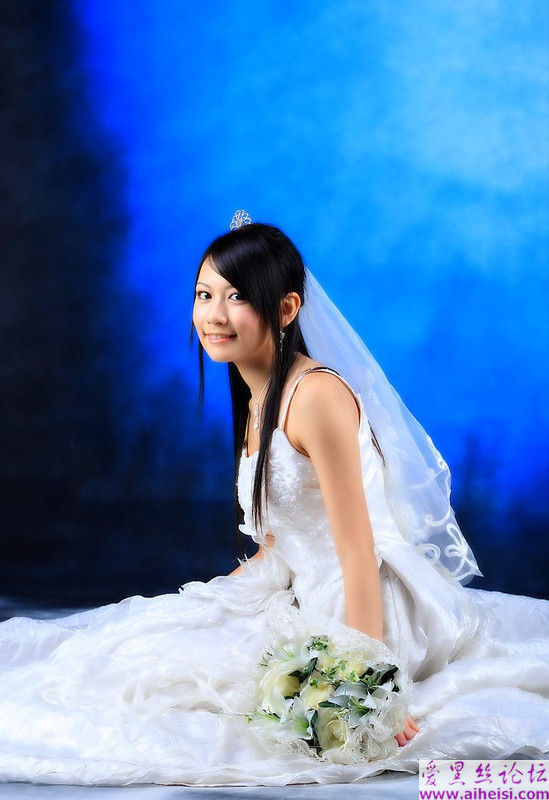 小表妹可爱婚纱照，私密哦！