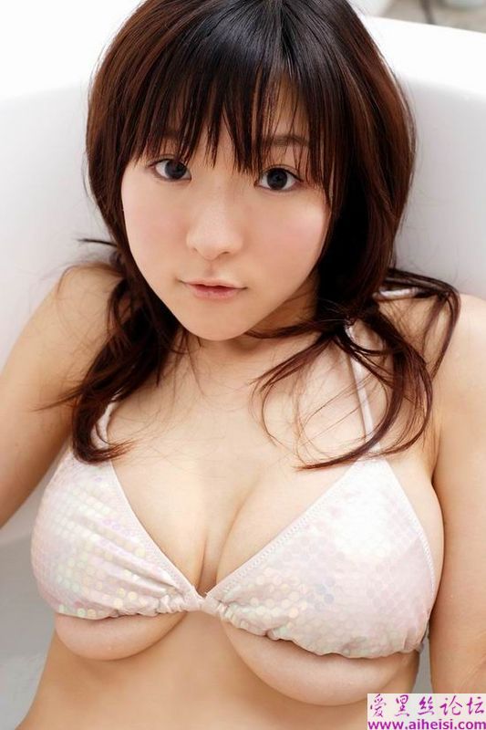 少女“胸”好大