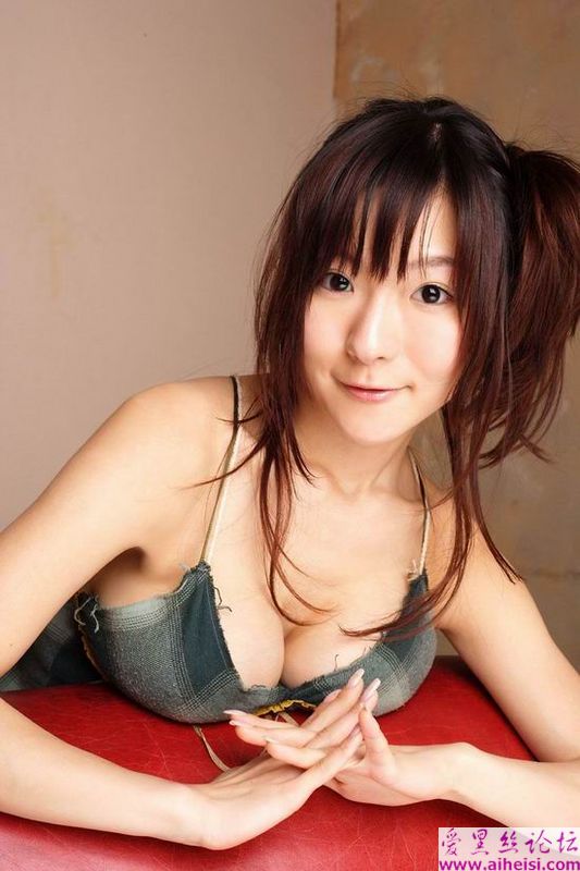 少女“胸”好大