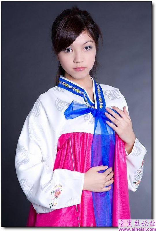 少女演绎制服的诱惑