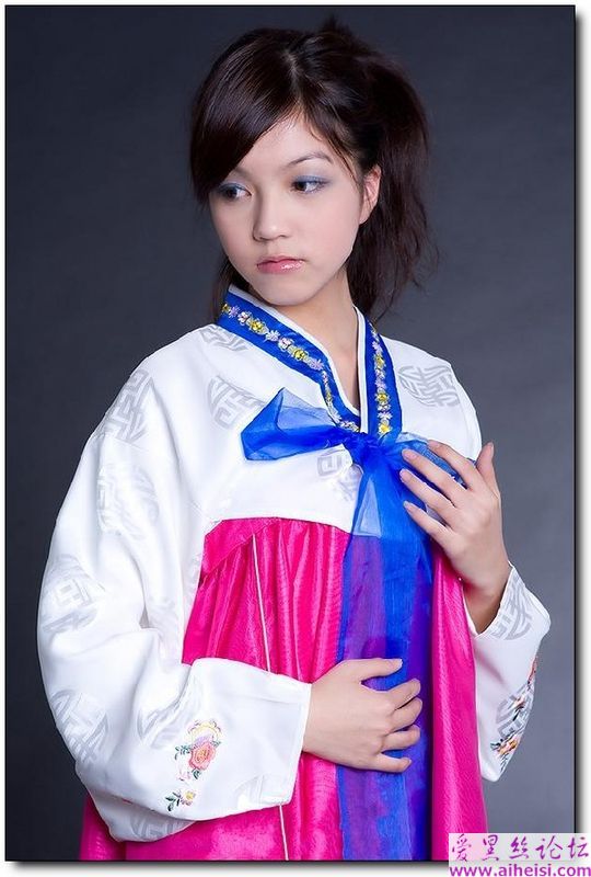 少女演绎制服的诱惑