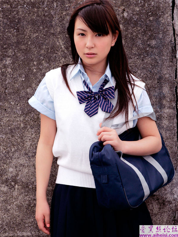 居家少女花枝招展