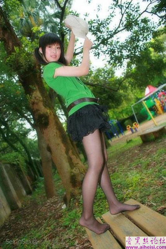 年龄很小女模特就这么诱人