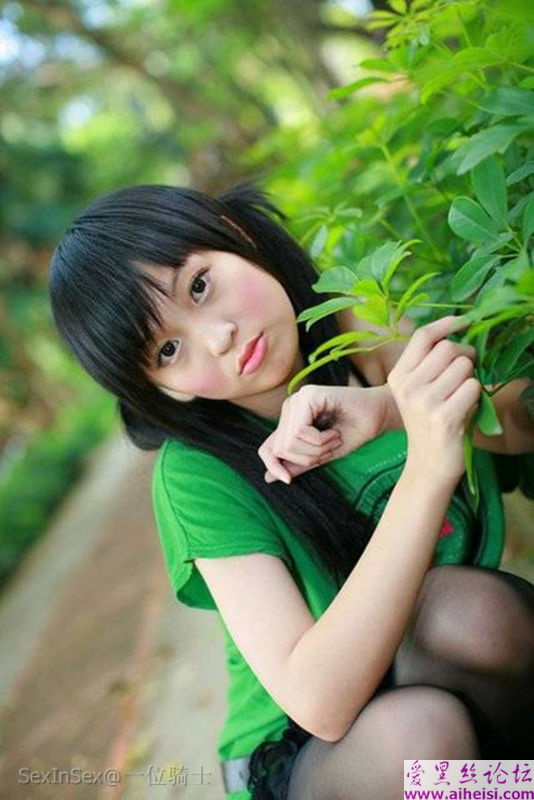 年龄很小女模特就这么诱人
