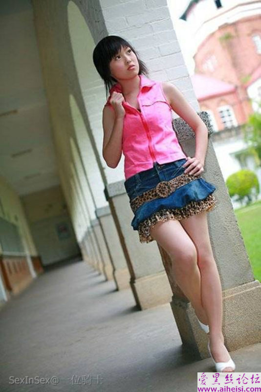 年龄很小女模特就这么诱人