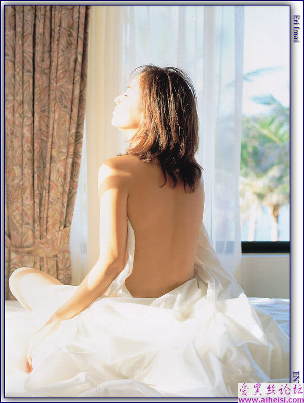 床榻上的美女'今井惠理'