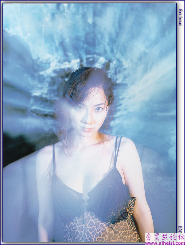 床榻上的美女'今井惠理'