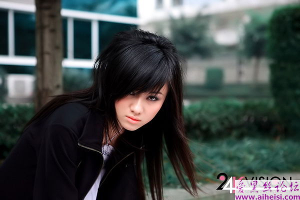 思索心事的小美女