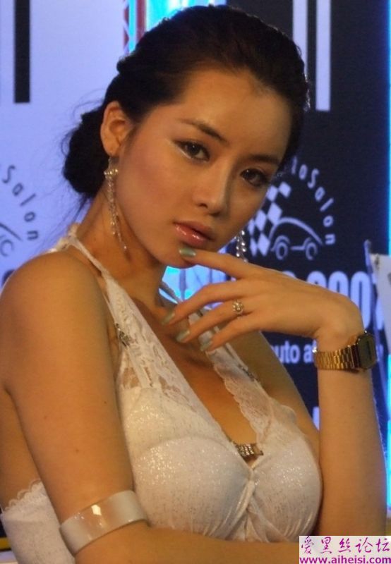 性感大乳韩国车模
