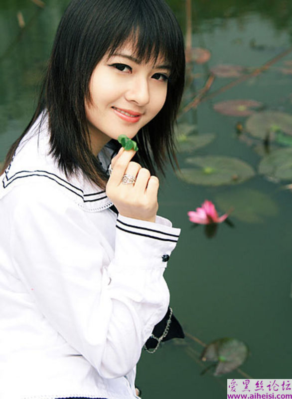 想心事的学生妹