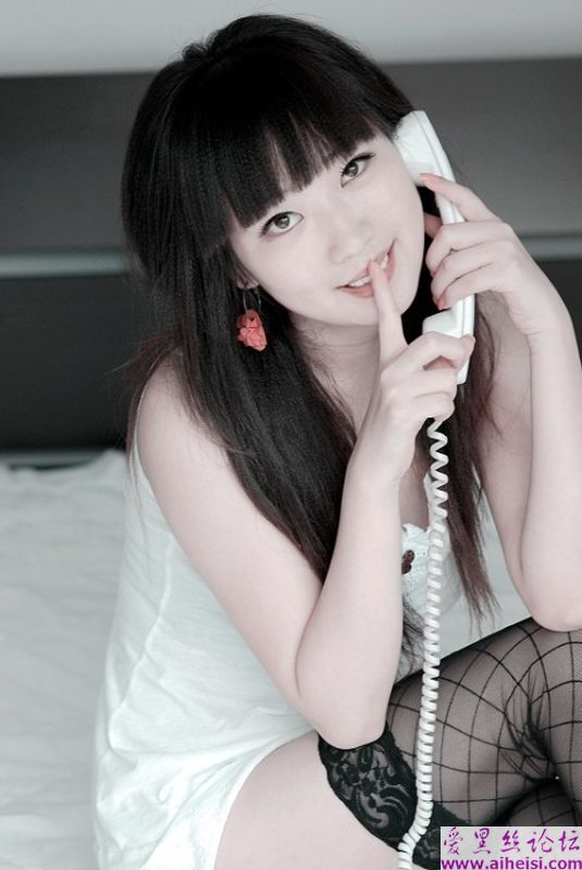 愚昧端祥的女孩