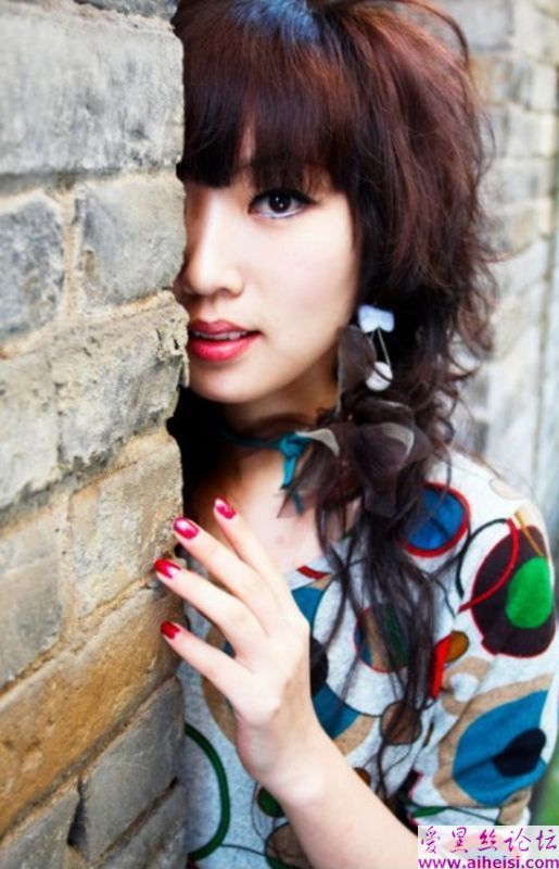 愚昧端祥的女孩