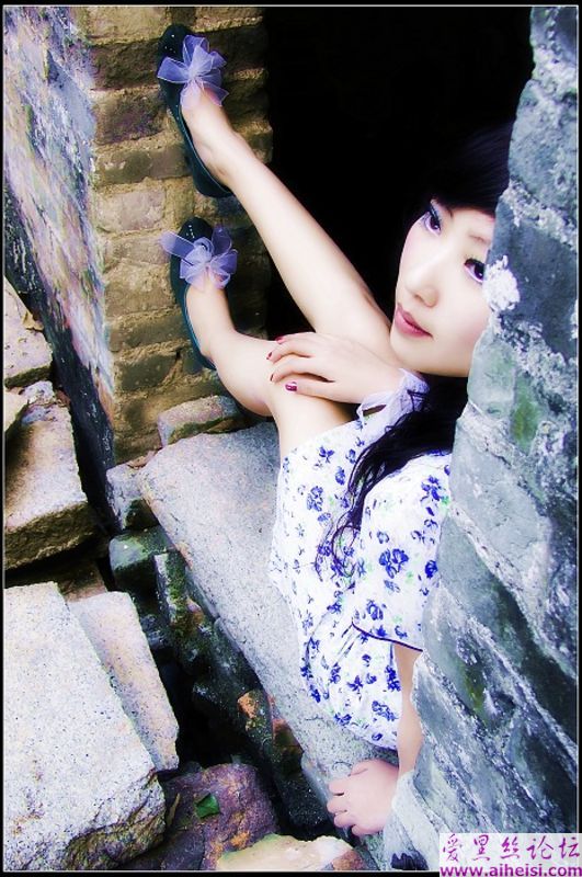 愚昧端祥的女孩