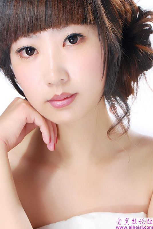 愚昧端祥的女孩
