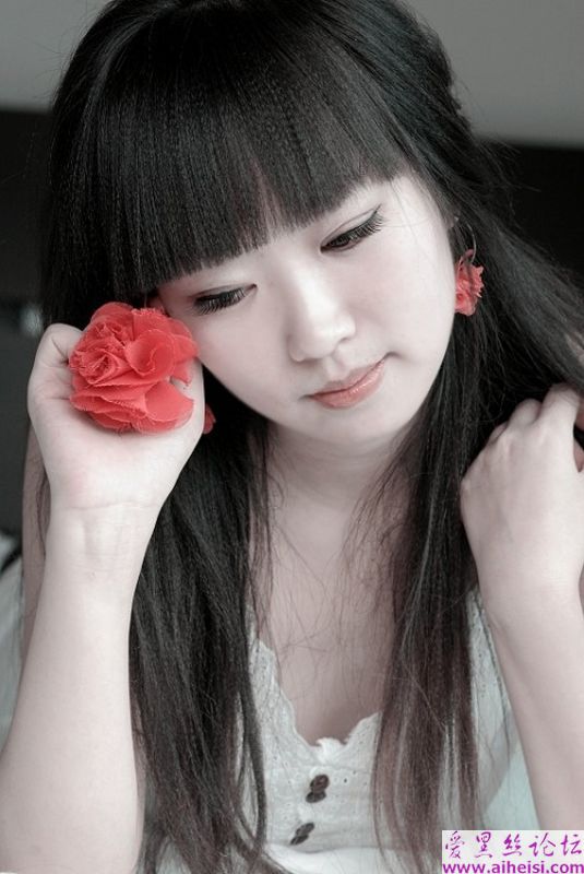 愚昧端祥的女孩