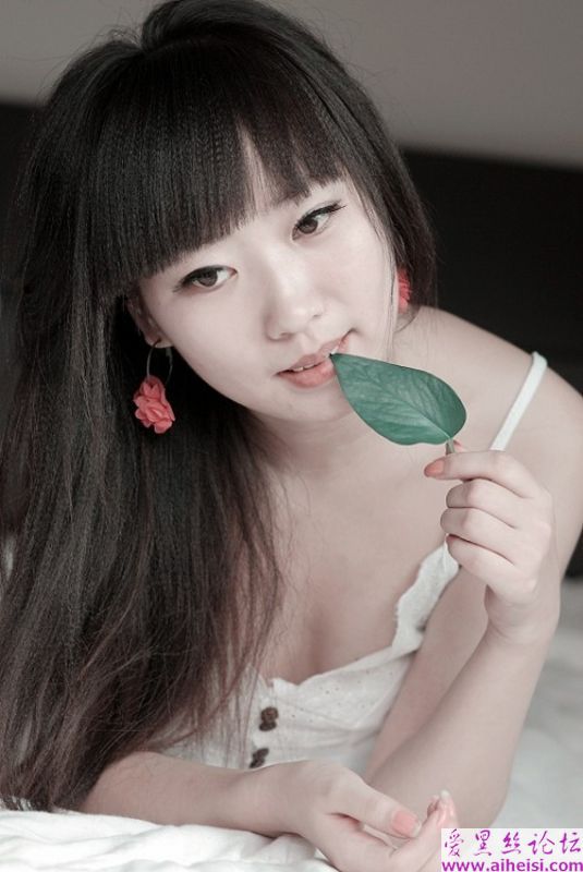 愚昧端祥的女孩
