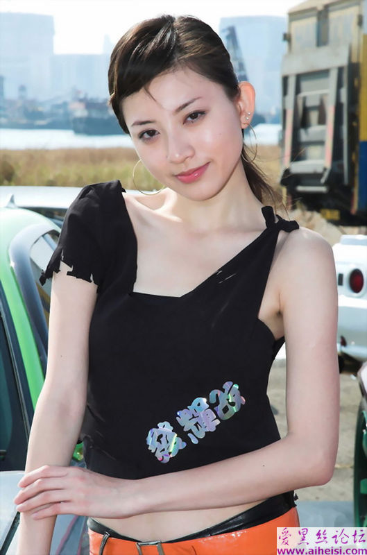 成熟漂亮的车模大美女
