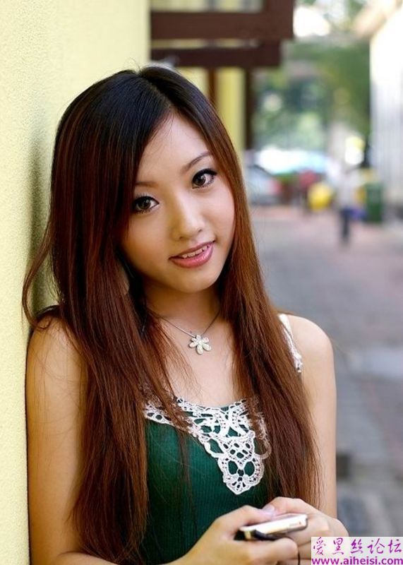 文静的大一女生