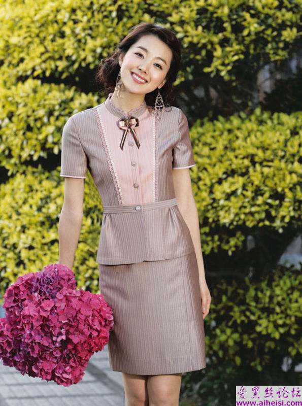 文静的的上海美女街头服装秀