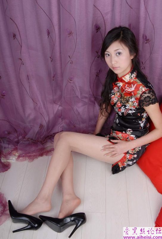 旗袍美女_当心看的流鼻血