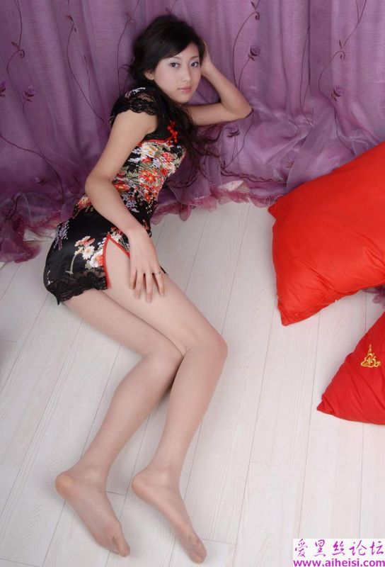 旗袍美女_当心看的流鼻血