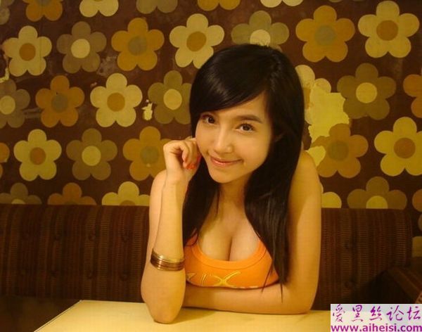 Elly Tran Ha 童颜巨乳!越南美女,真正的胸器