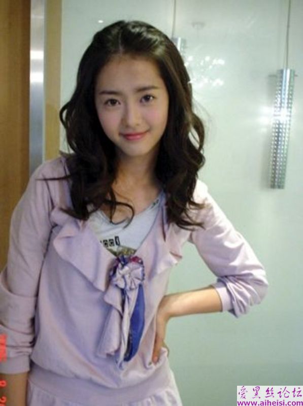 韩国17岁的人气新星高雅罗