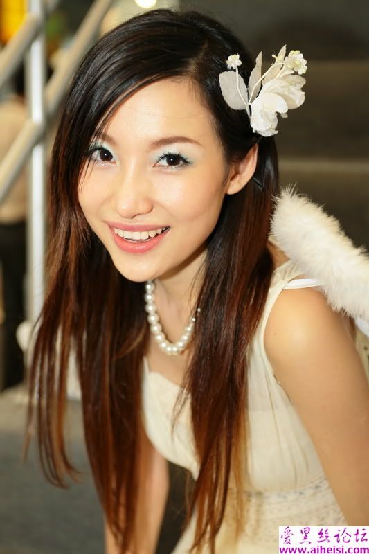 美女气质半裸